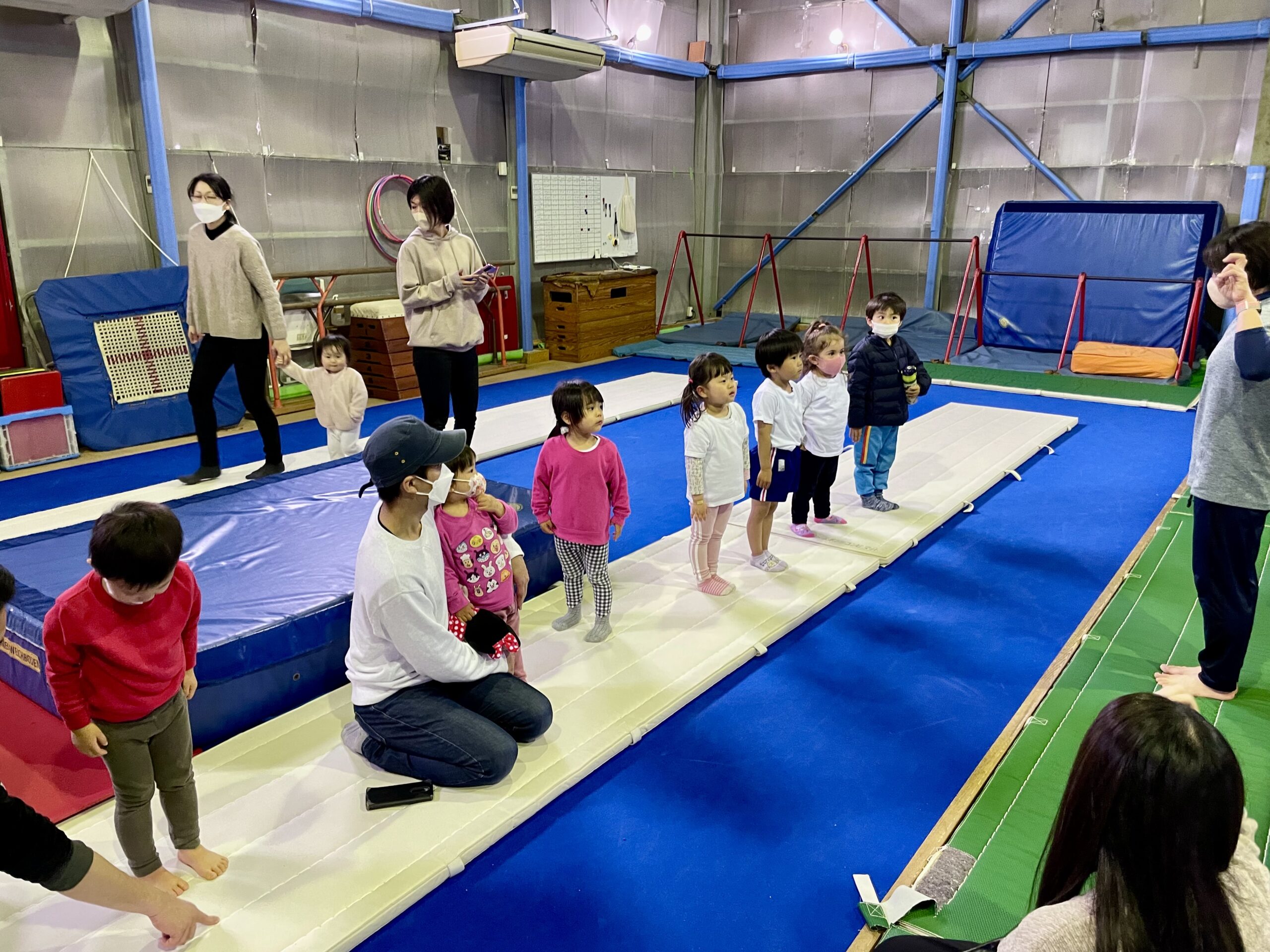 いちごクラス (対象年齢: 2才半〜4才)